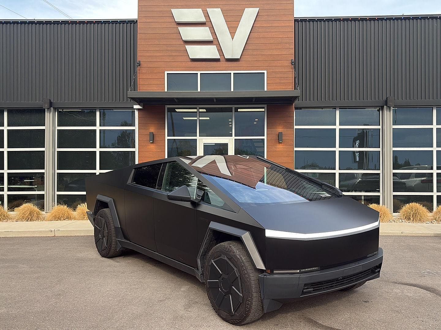 2024 TESLA Cybertruck