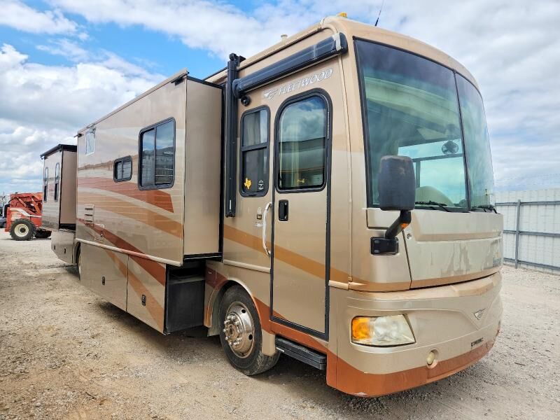 2007 FREIGHTLINER XC-S Straight Rail Rear Engine Motor Home Chassis