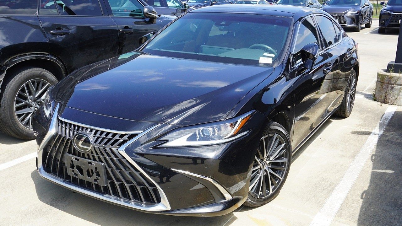 2024 LEXUS ES