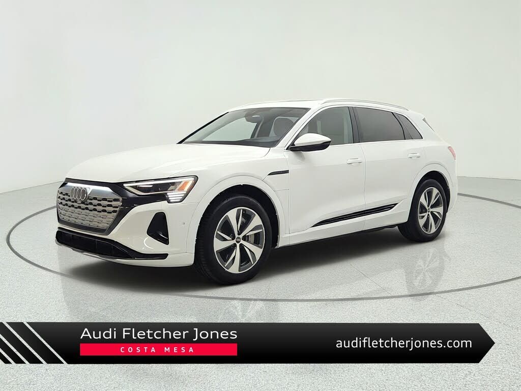 2024 AUDI Q8