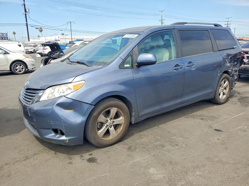 2015 TOYOTA Sienna