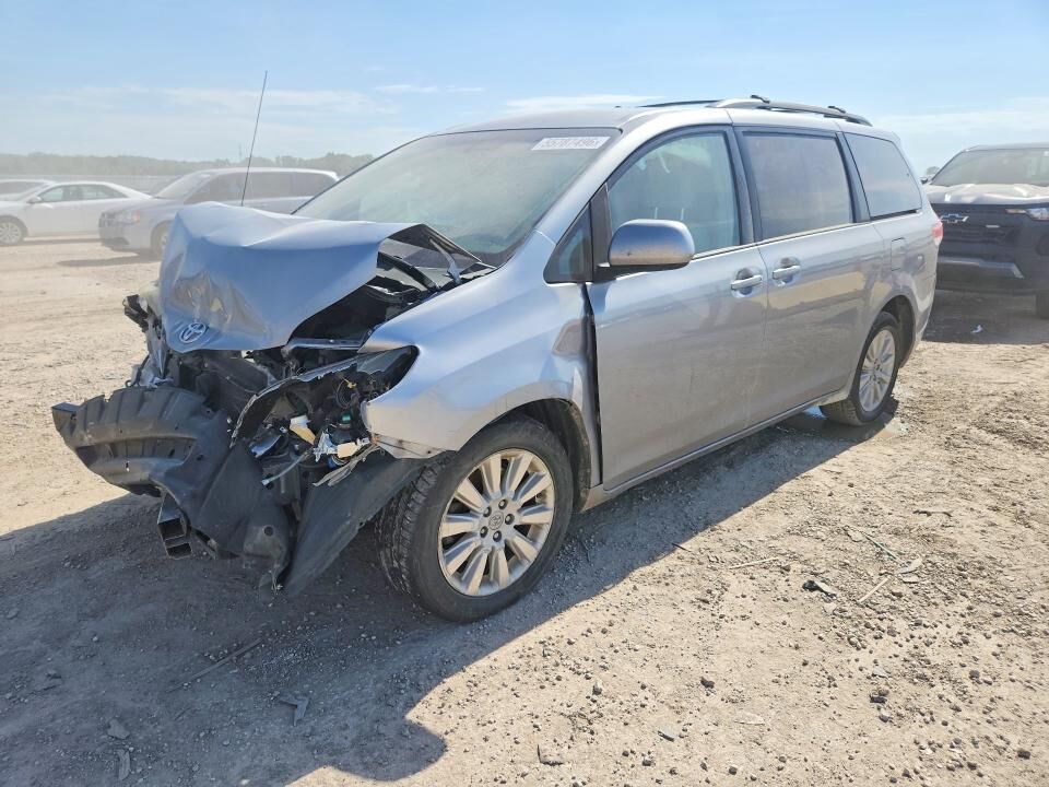 2012 TOYOTA Sienna