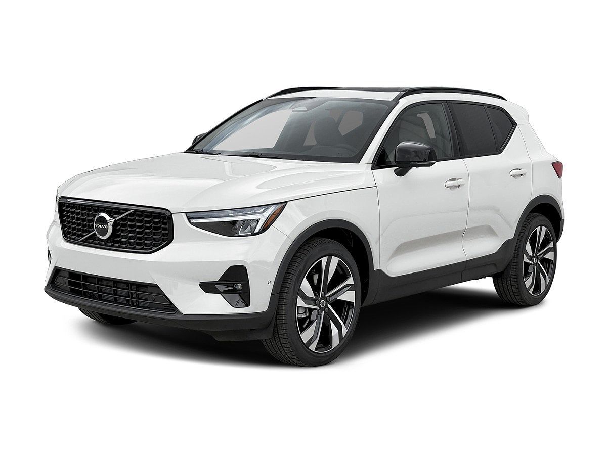 2026 VOLVO XC40