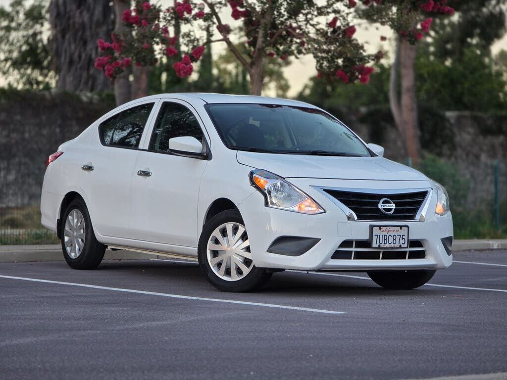 2016 NISSAN Versa