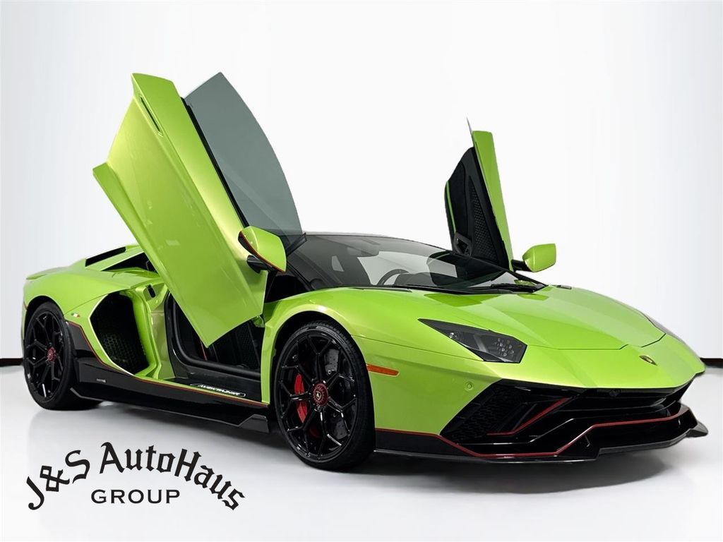 2022 LAMBORGHINI Aventador