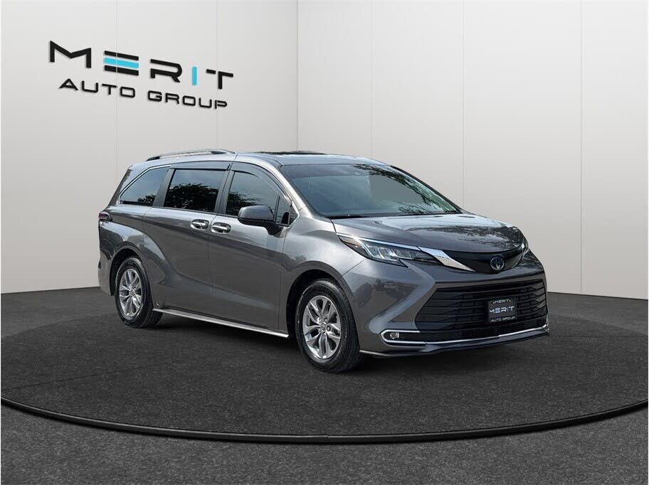 2023 TOYOTA Sienna