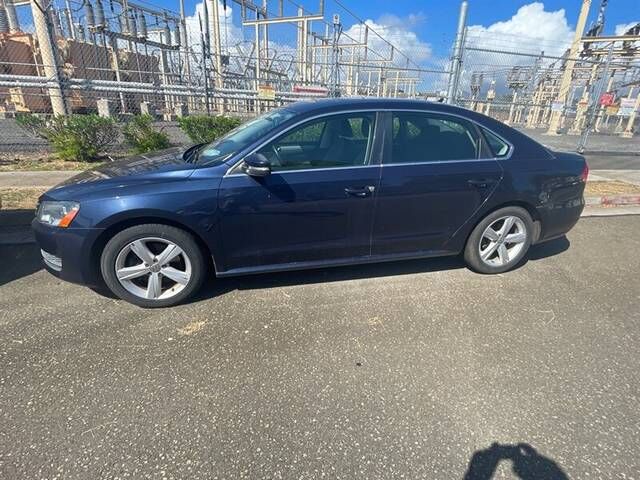 2013 VOLKSWAGEN Passat
