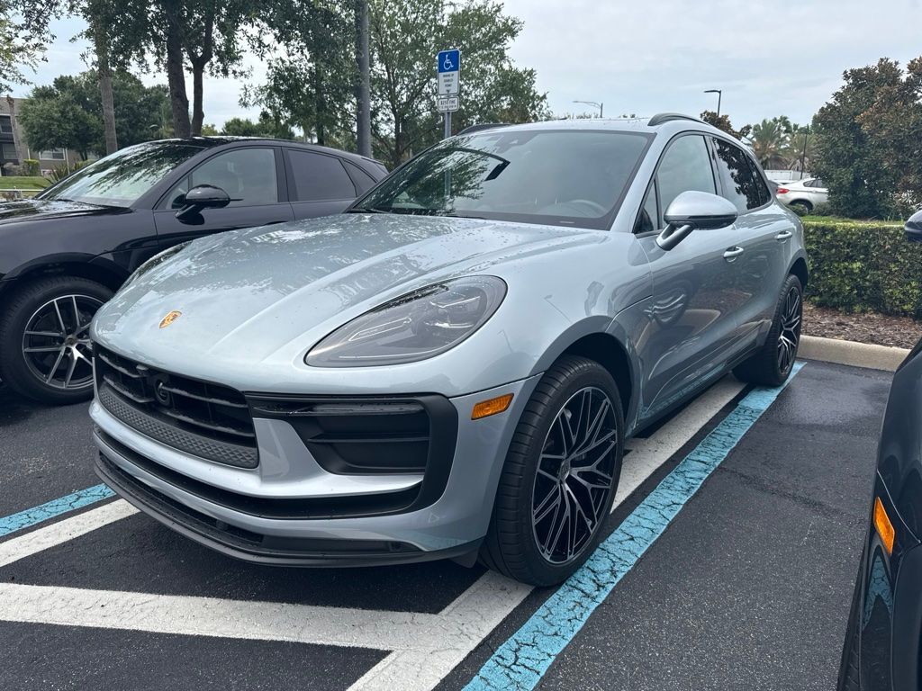 2026 PORSCHE Macan