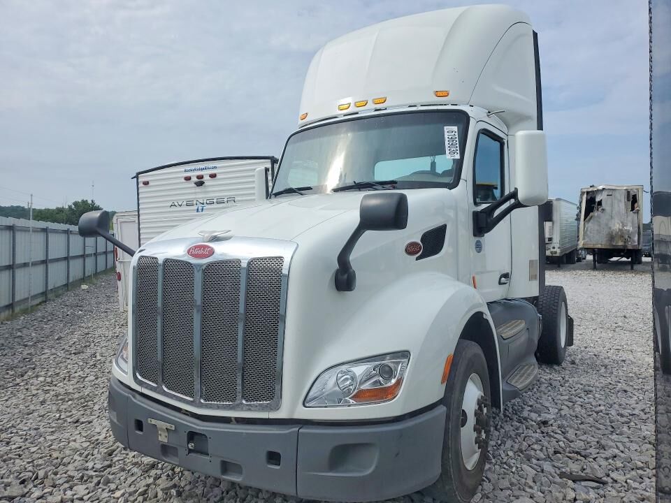 2017 PETERBILT 579