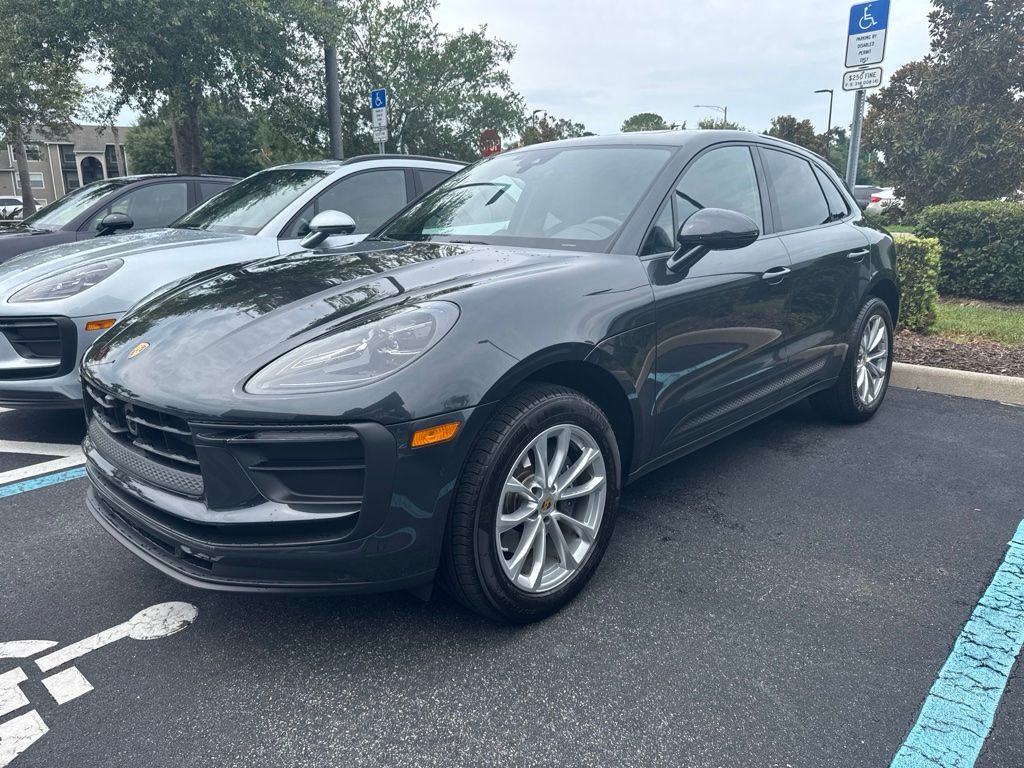 2026 PORSCHE Macan