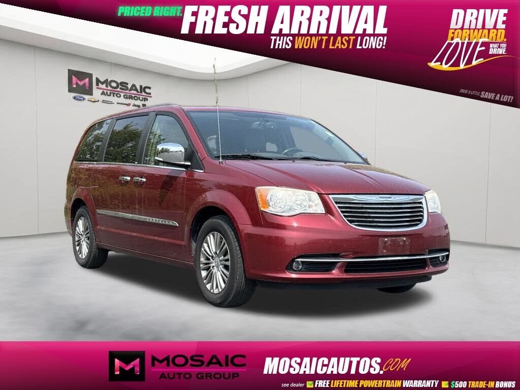 2013 CHRYSLER Town and Country