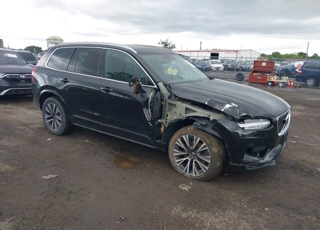 2022 VOLVO XC90