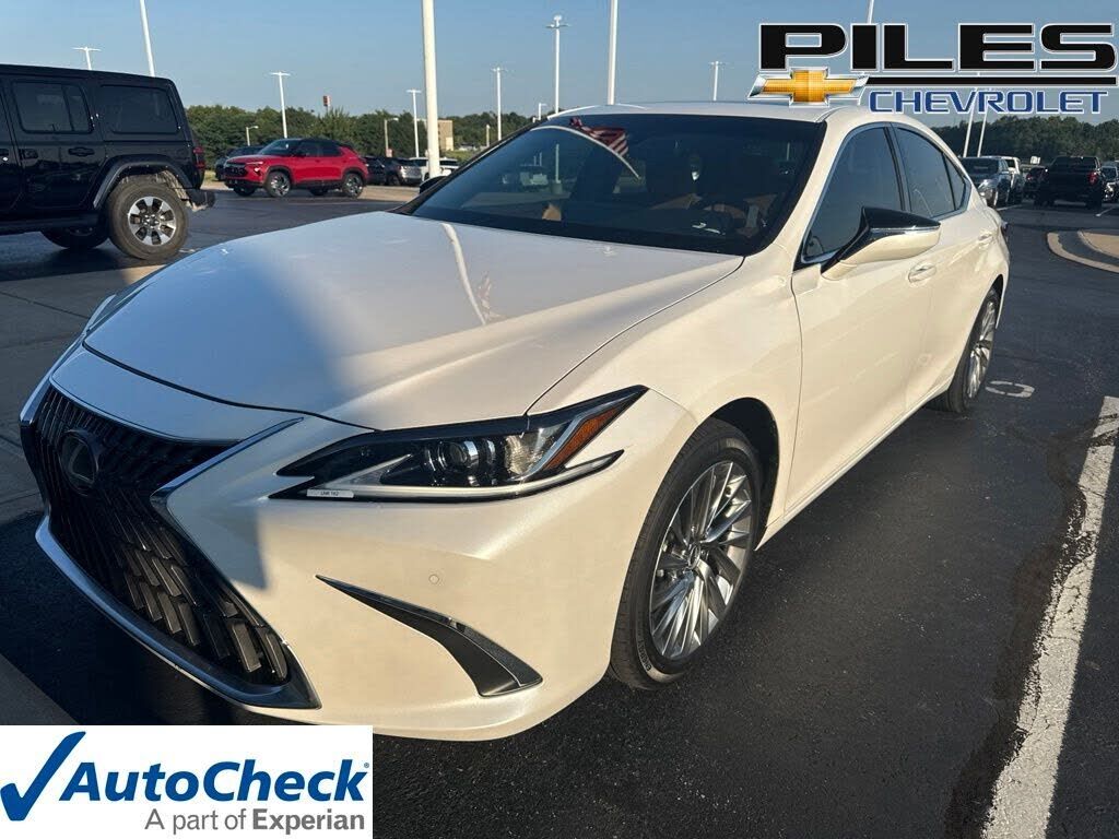 2024 LEXUS ES