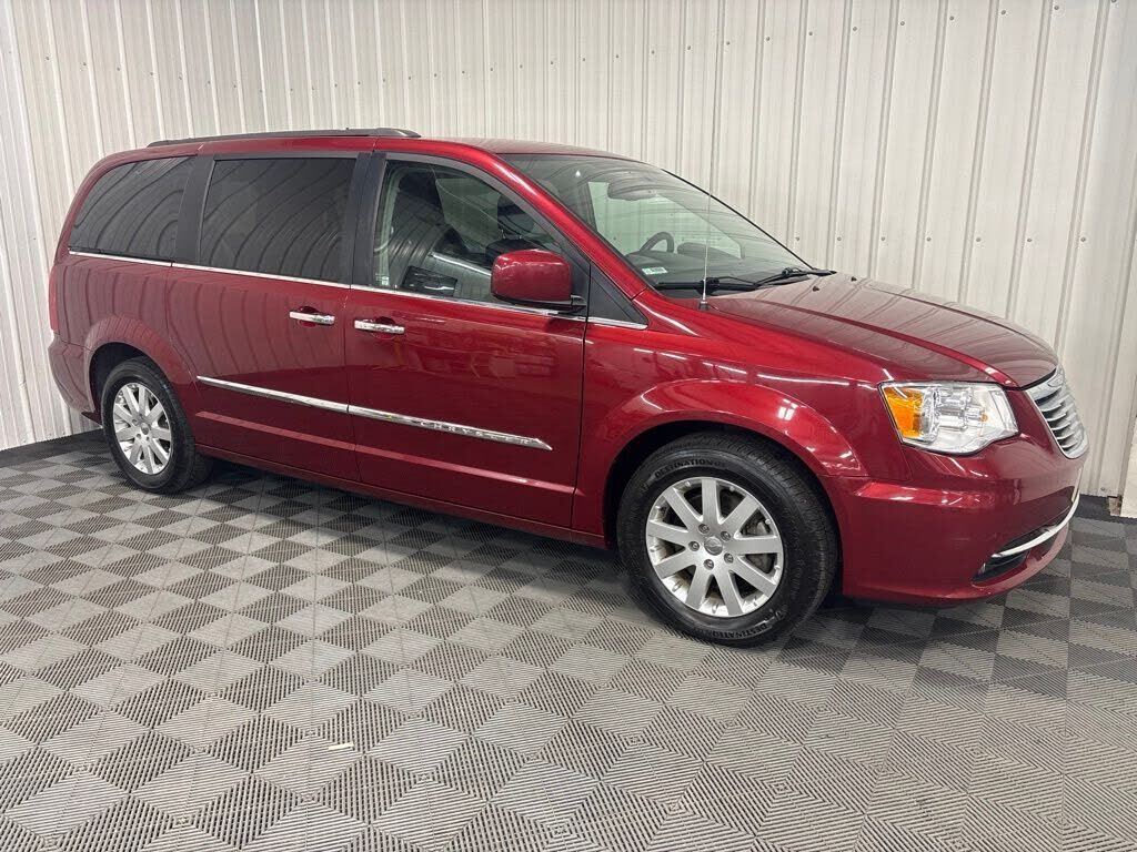 2016 CHRYSLER Town and Country
