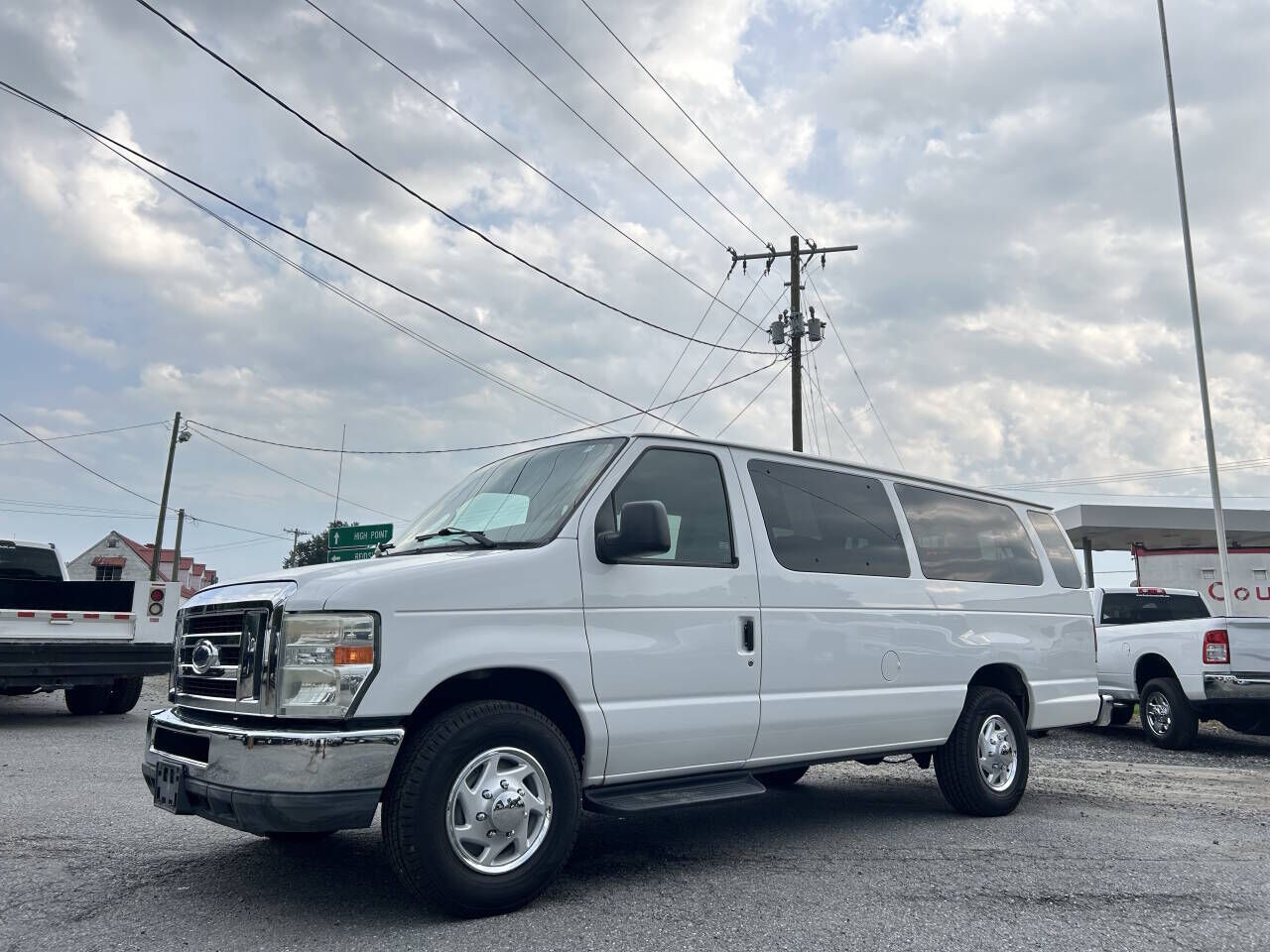 2012 FORD E-350