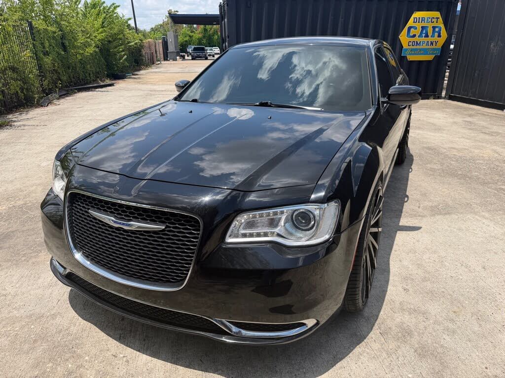 2019 CHRYSLER 300