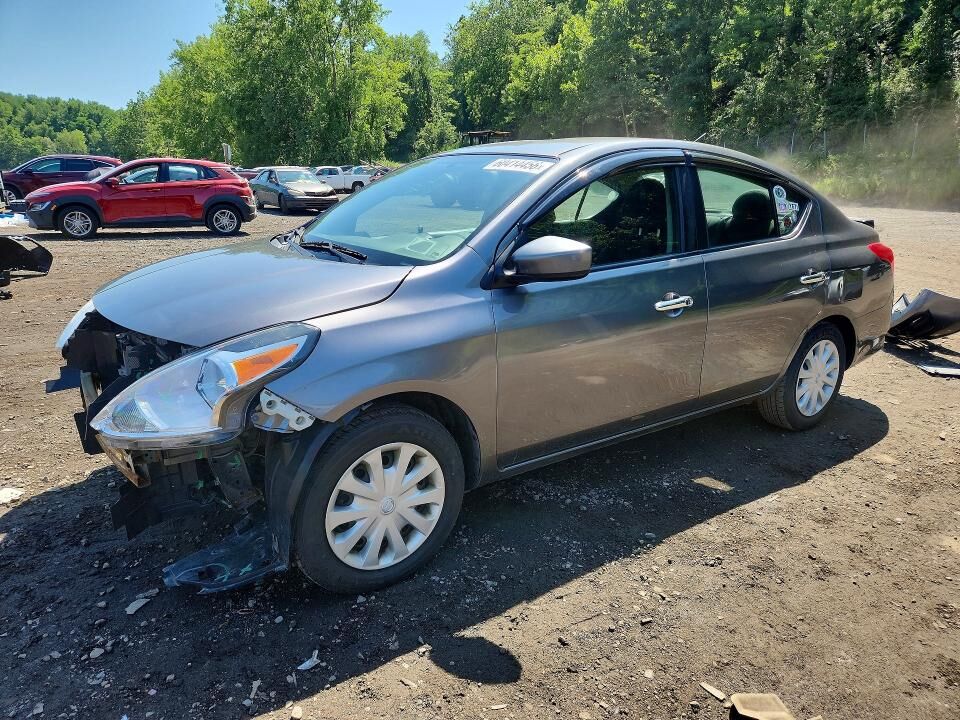 2017 NISSAN Versa