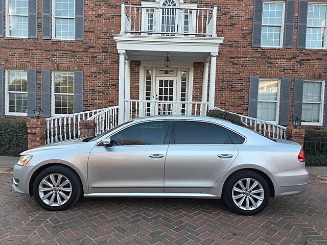 2013 VOLKSWAGEN Passat