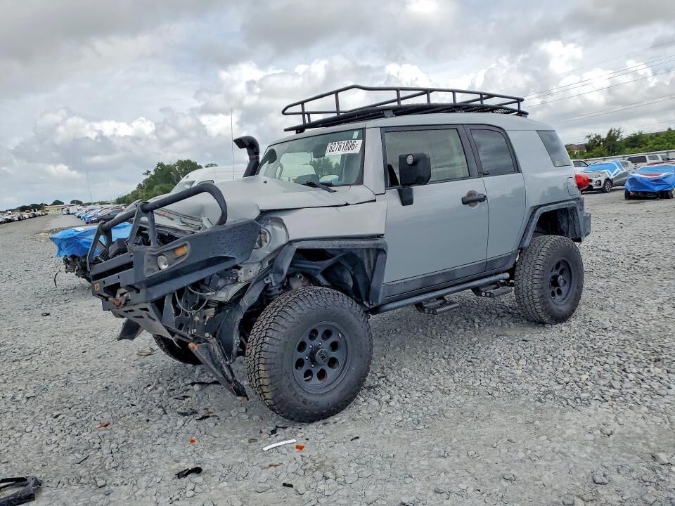 2013 TOYOTA FJ Cruiser