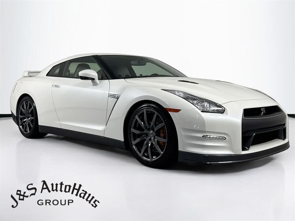 2013 NISSAN GT-R