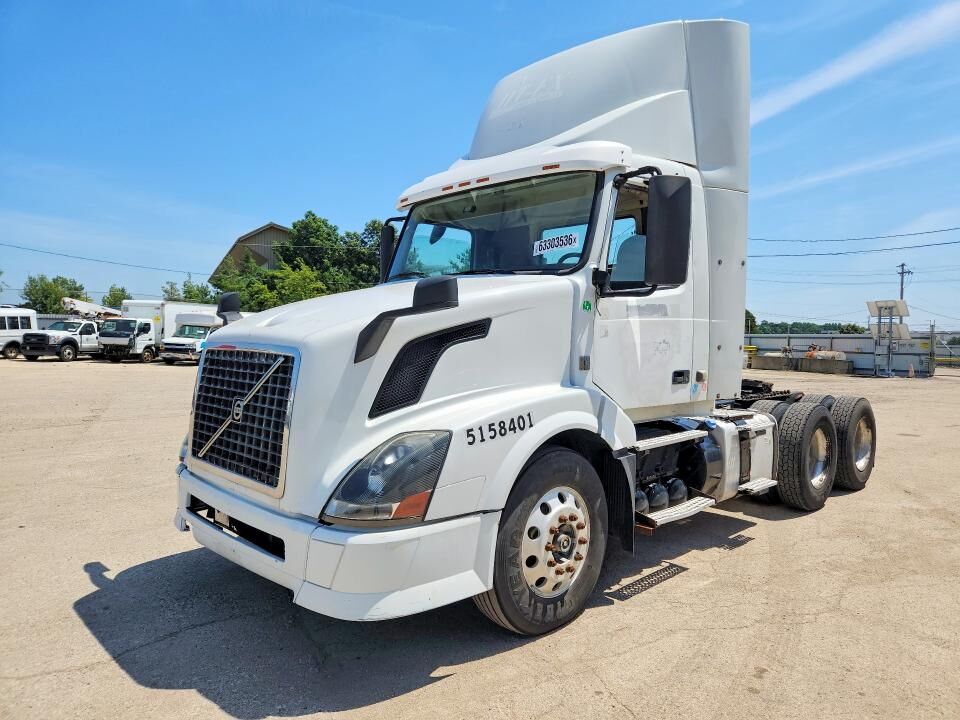 2013 VOLVO TRUCK VNL