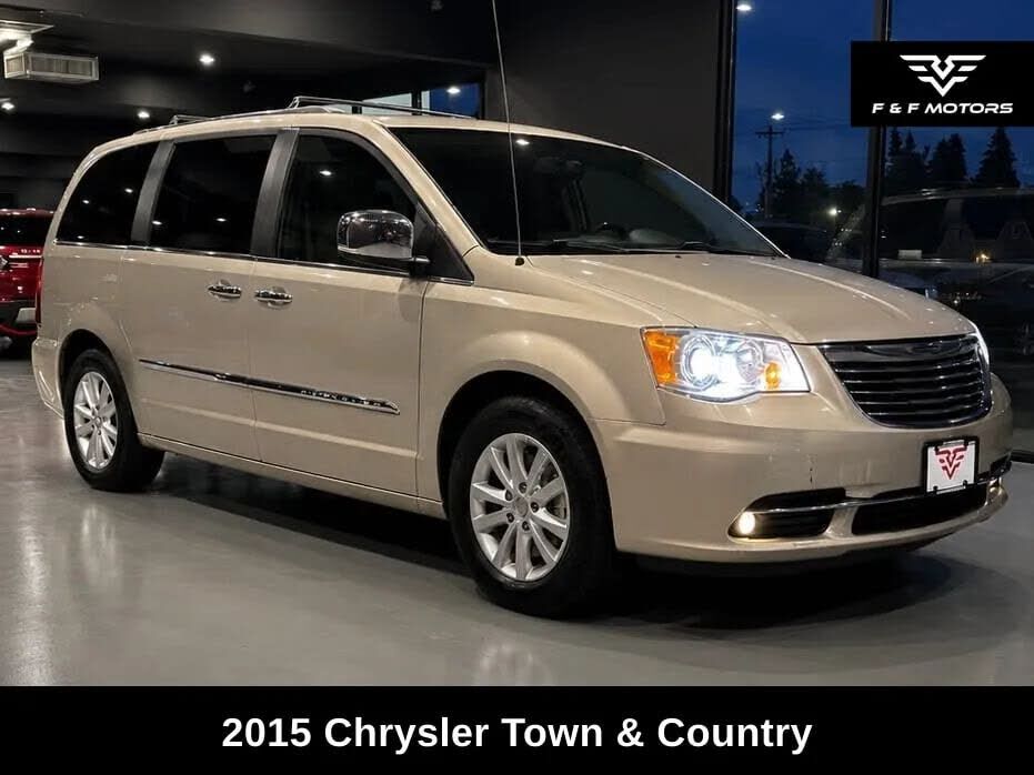 2015 CHRYSLER Town and Country