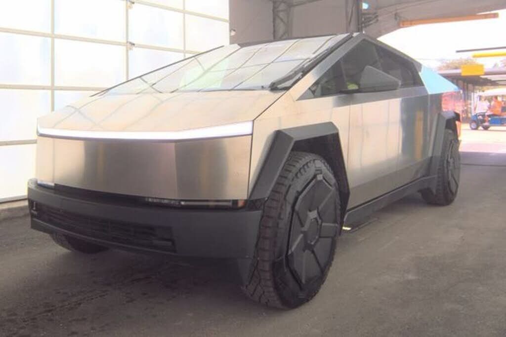 2025 TESLA Cybertruck