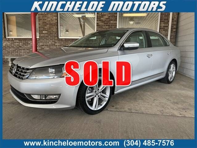 2012 VOLKSWAGEN Passat