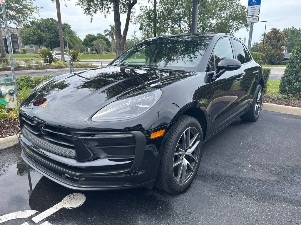 2026 PORSCHE Macan