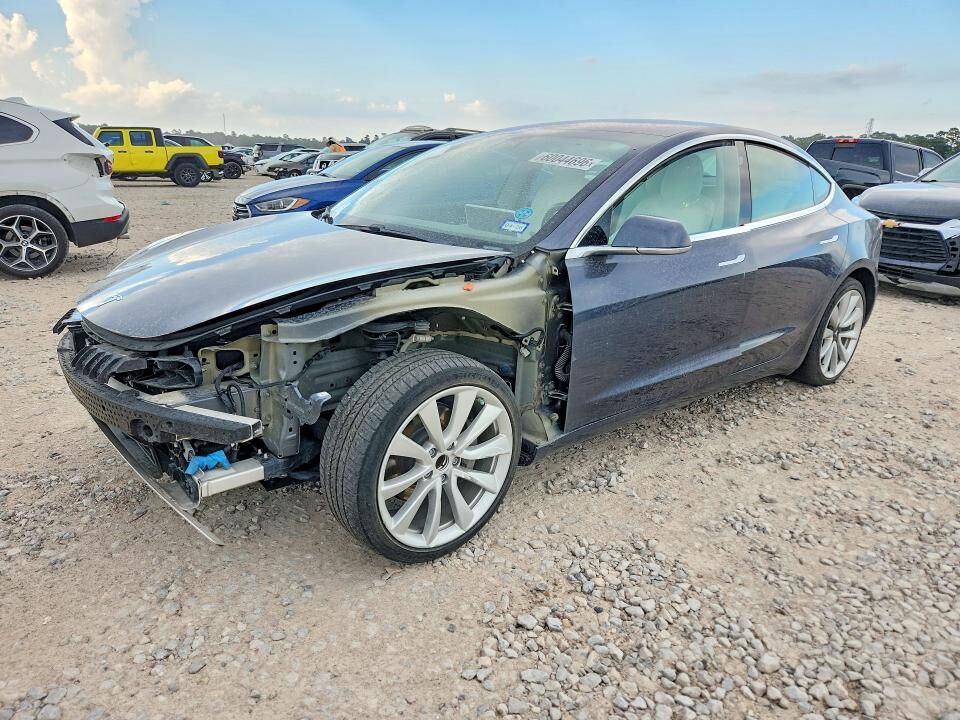2018 TESLA Model 3