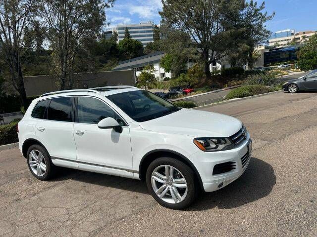 2014 VOLKSWAGEN Touareg