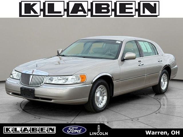 2002 LINCOLN Town Car