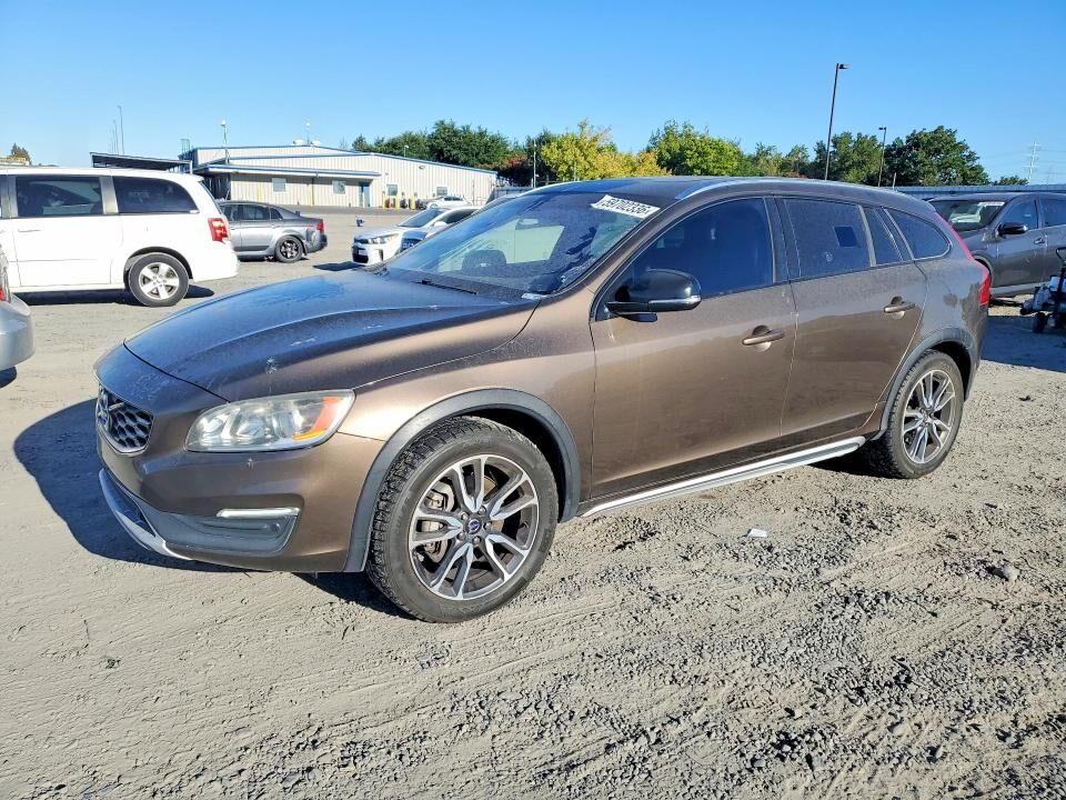 2017 VOLVO V60CC