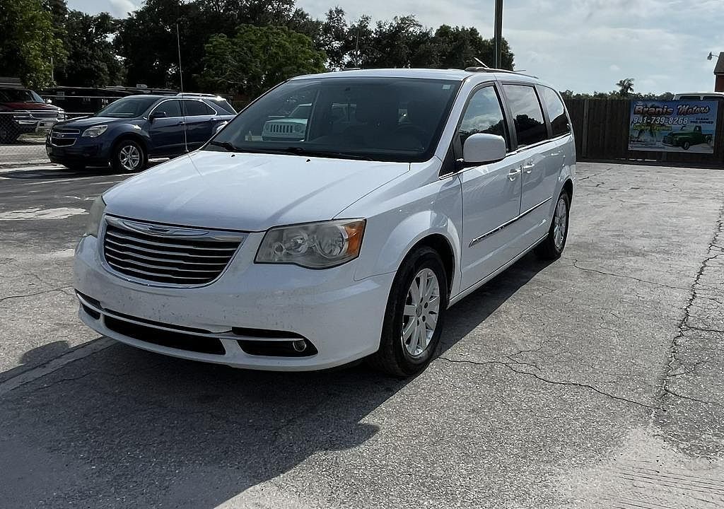 2014 CHRYSLER Town and Country