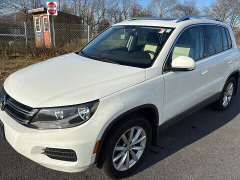 2017 VOLKSWAGEN Tiguan