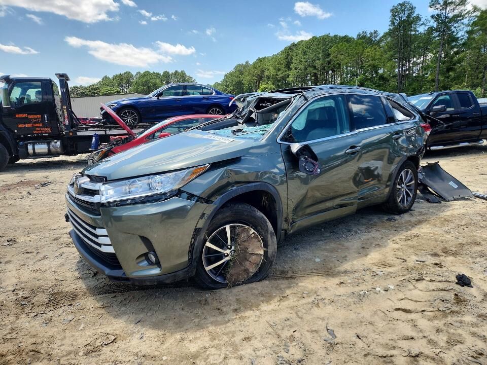 2017 TOYOTA Highlander