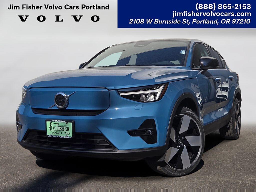 2023 VOLVO C40