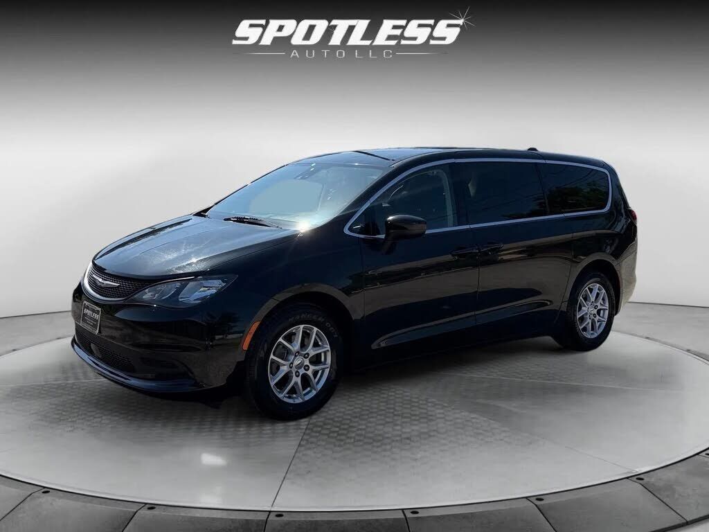 2022 CHRYSLER Voyager