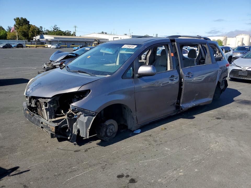 2011 TOYOTA Sienna