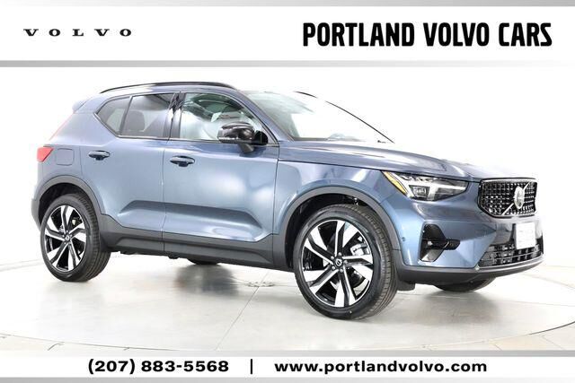 2026 VOLVO XC40