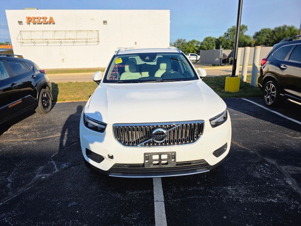 2019 VOLVO XC40