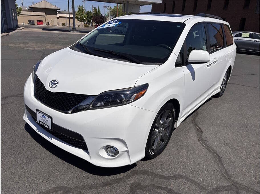 2017 TOYOTA Sienna