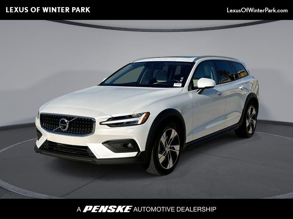2022 VOLVO V60CC