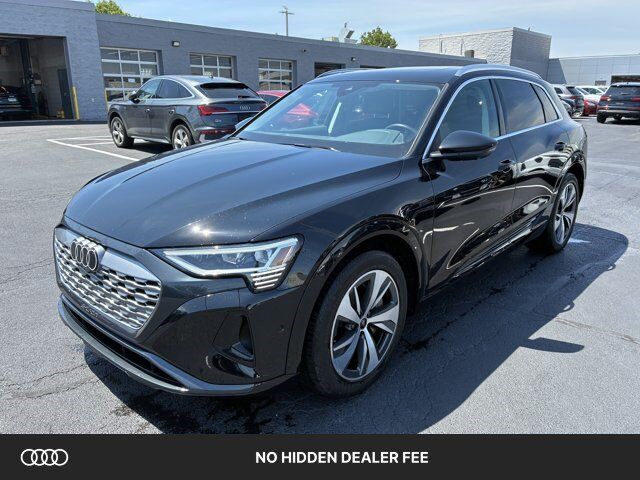 2024 AUDI Q8