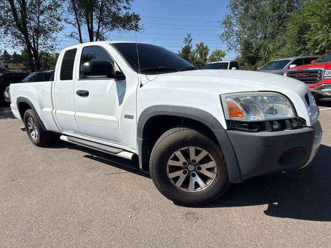 2006 MITSUBISHI Raider
