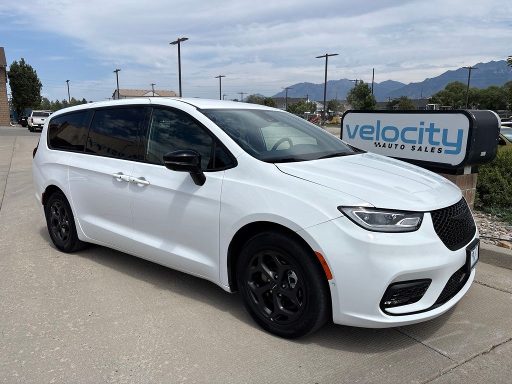 2024 CHRYSLER Pacifica