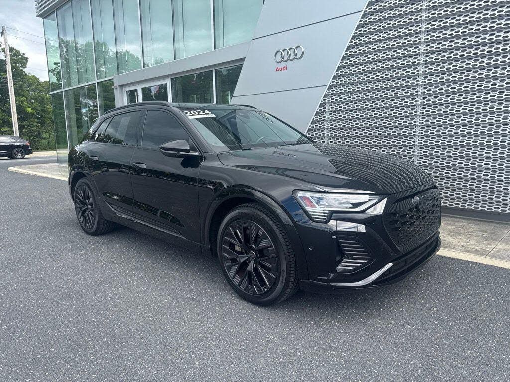 2024 AUDI Q8