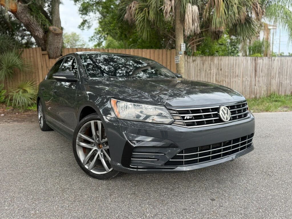 2017 VOLKSWAGEN Passat