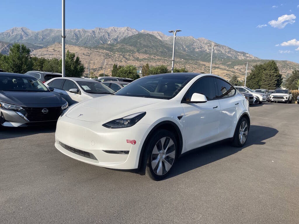 2024 TESLA Model Y
