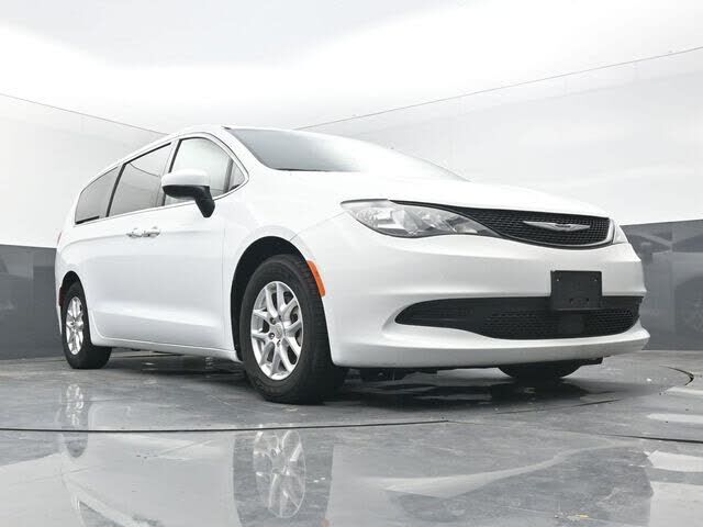 2023 CHRYSLER Voyager